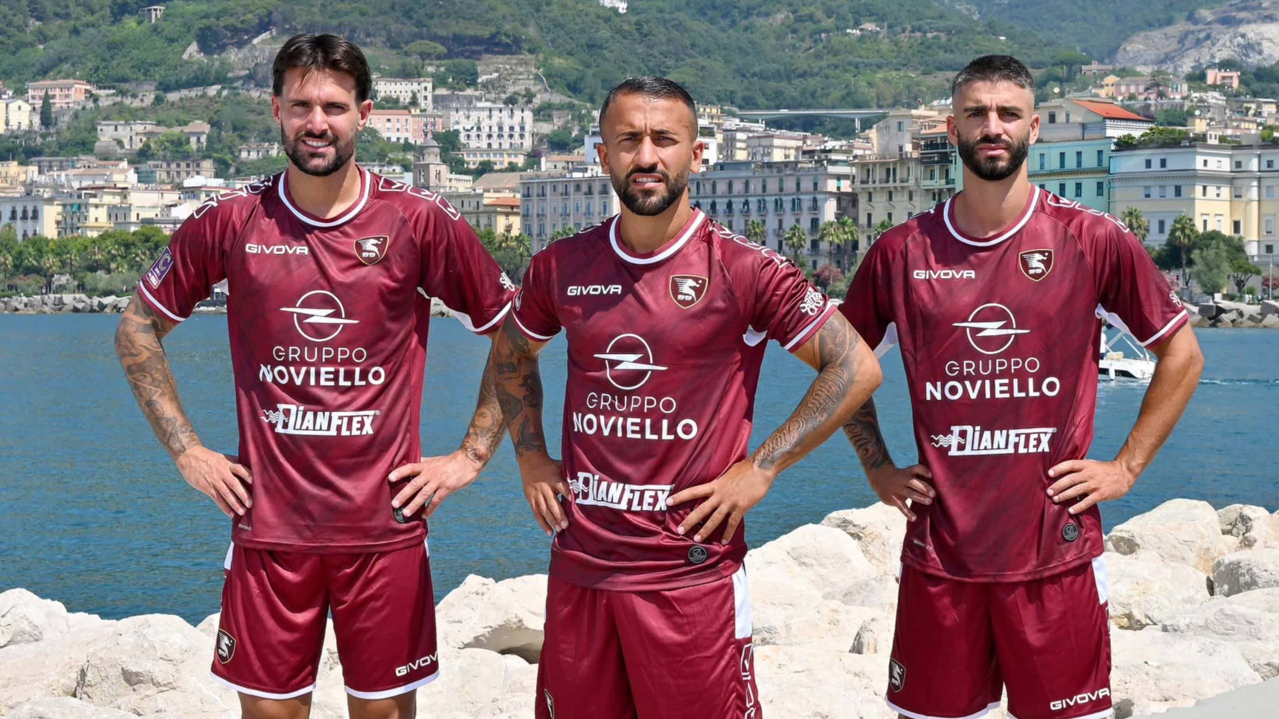 Kit gara Salernitana